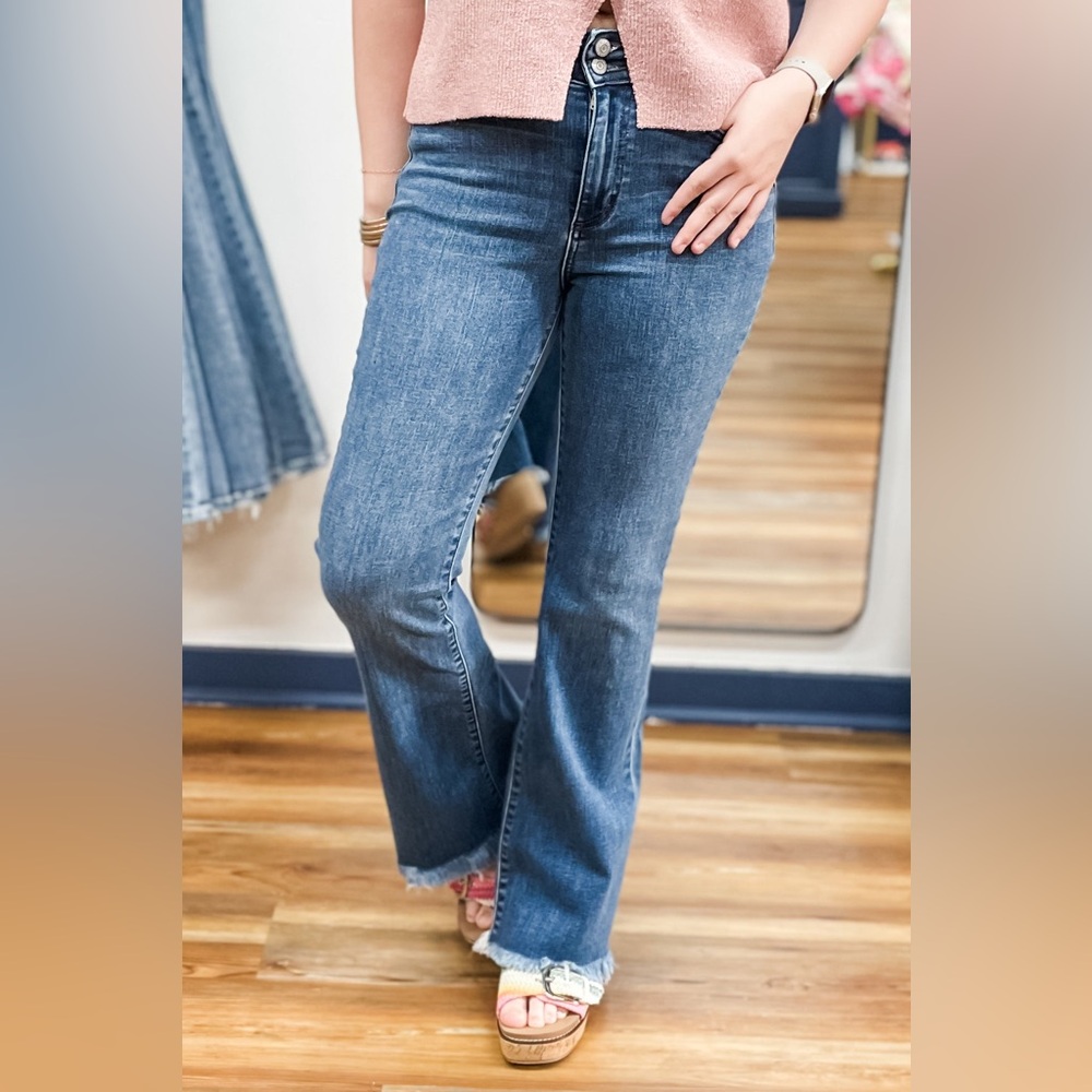 Judy Blue HIgh Waist Bootcut Jeans Fray Hem Med Wash Denim Double Button JB82686